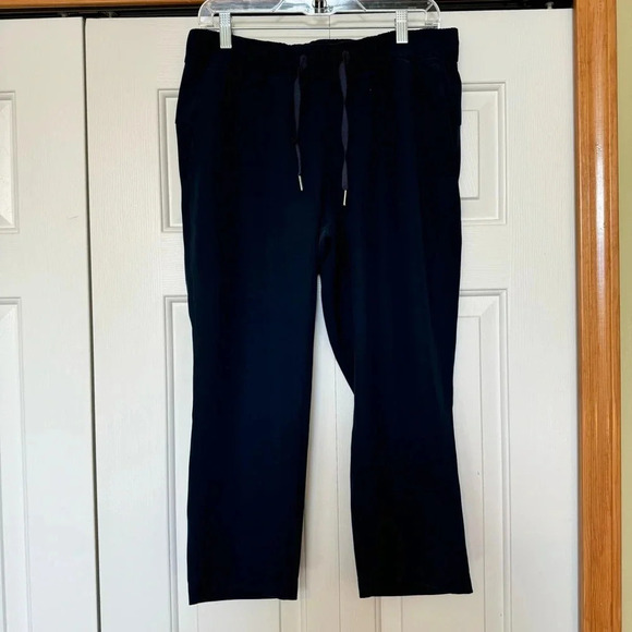 Lululemon On The Fly Pants‎ Mid Rise Work Relaxed Crop True Navy Blue 10 - Picture 4 of 9